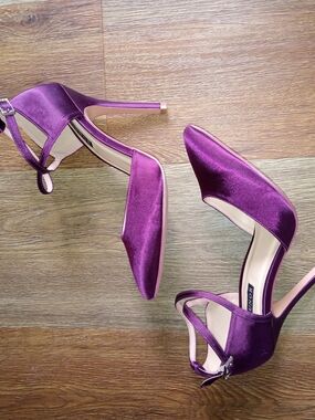 Erijunor Satin Pointed-Toe Ankle-Strap Stilettos